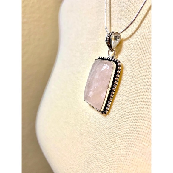 π Beautiful Gemstone Pink Quartz - Picture 3 of 9